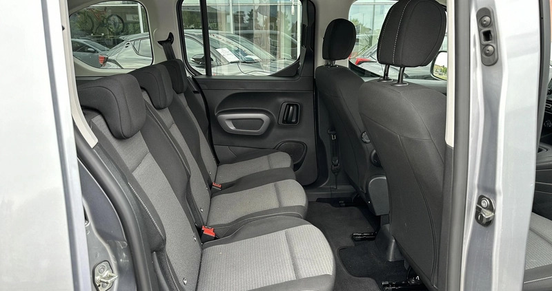 Toyota Proace City Verso cena 106000 przebieg: 13400, rok produkcji 2022 z Nowogród małe 137